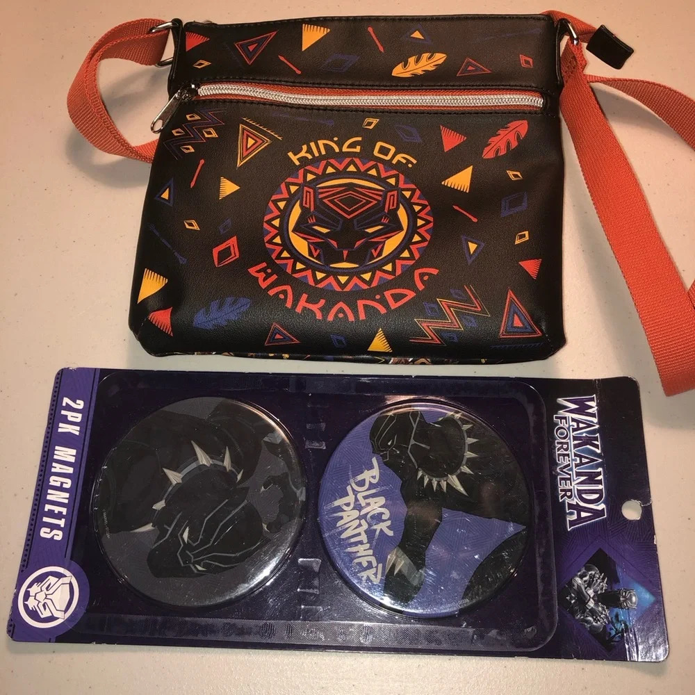 Funko Marvel Black Panther Wakanda Purse and Magnet Set